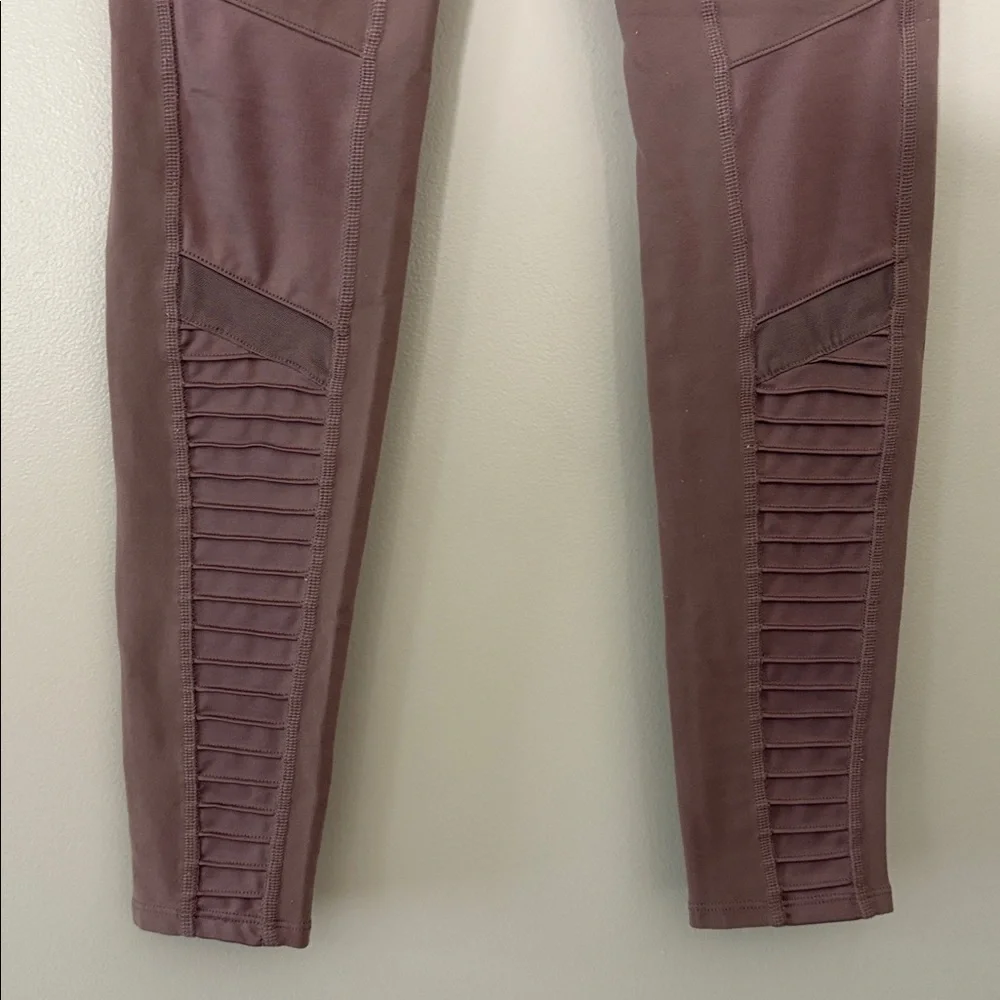 Alo Yoga High-Waist Moto Leggings Ribbed Mesh Paneling Mauve Size Small - Picture 6 of 11